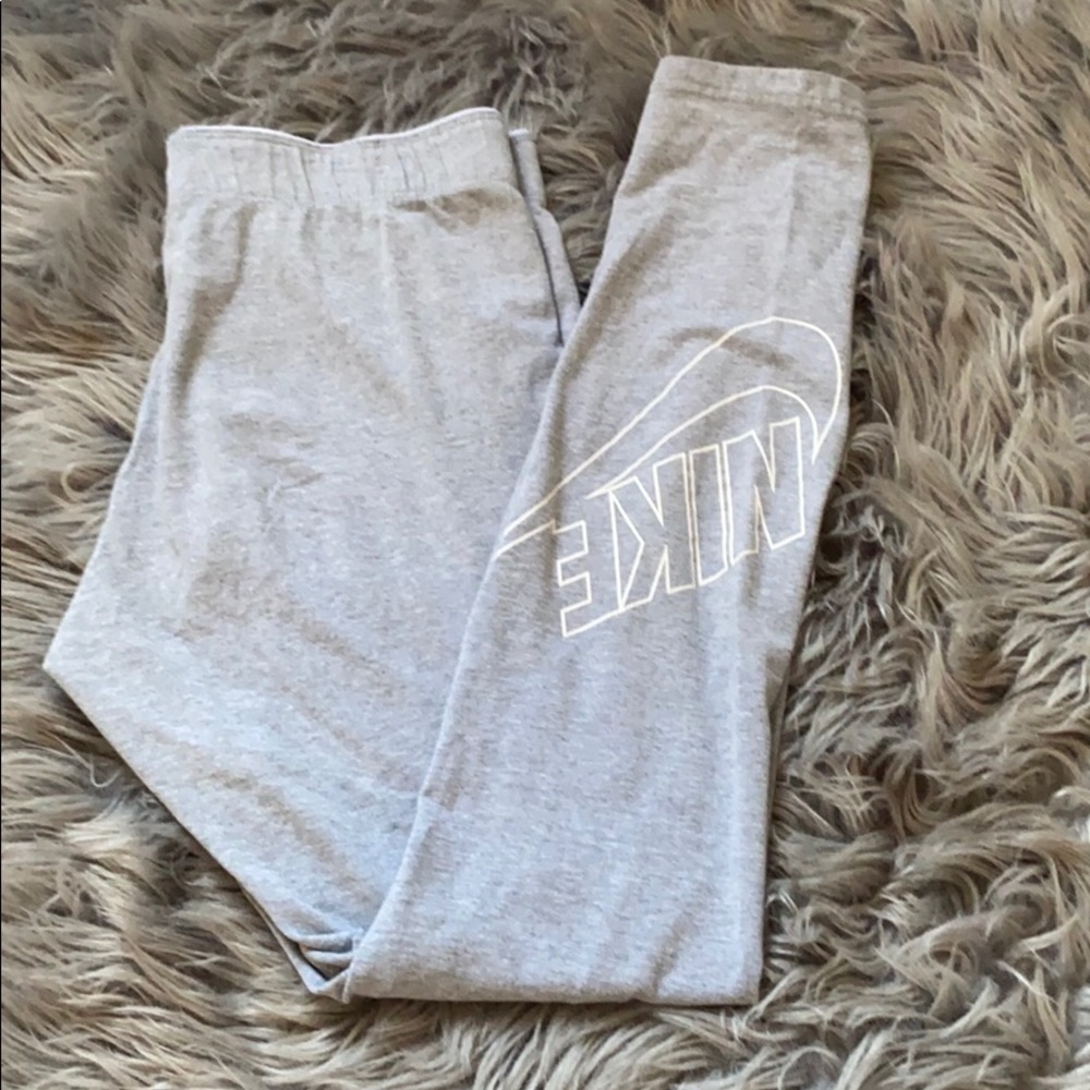 Grey Nike leggings